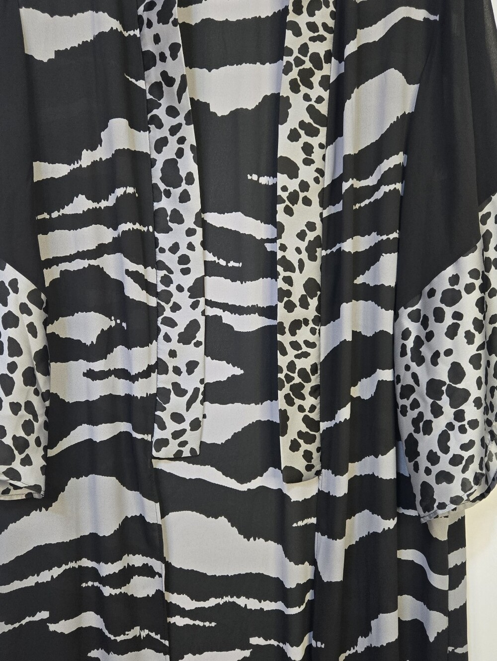Dennis Basso Size XS Black&Silver Animal-Print Robe/kimono/Beach Cover-up - Picture 4 of 13